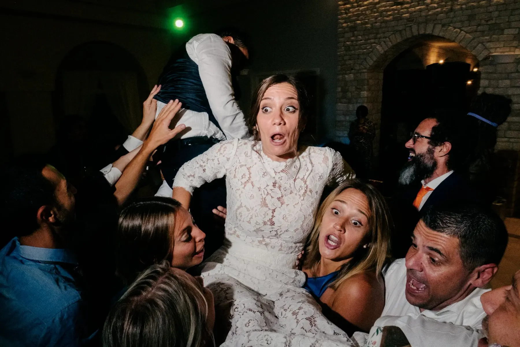 Dancing Crowds, documentary wedding photography by Edoardo Morina, 1 of 7
