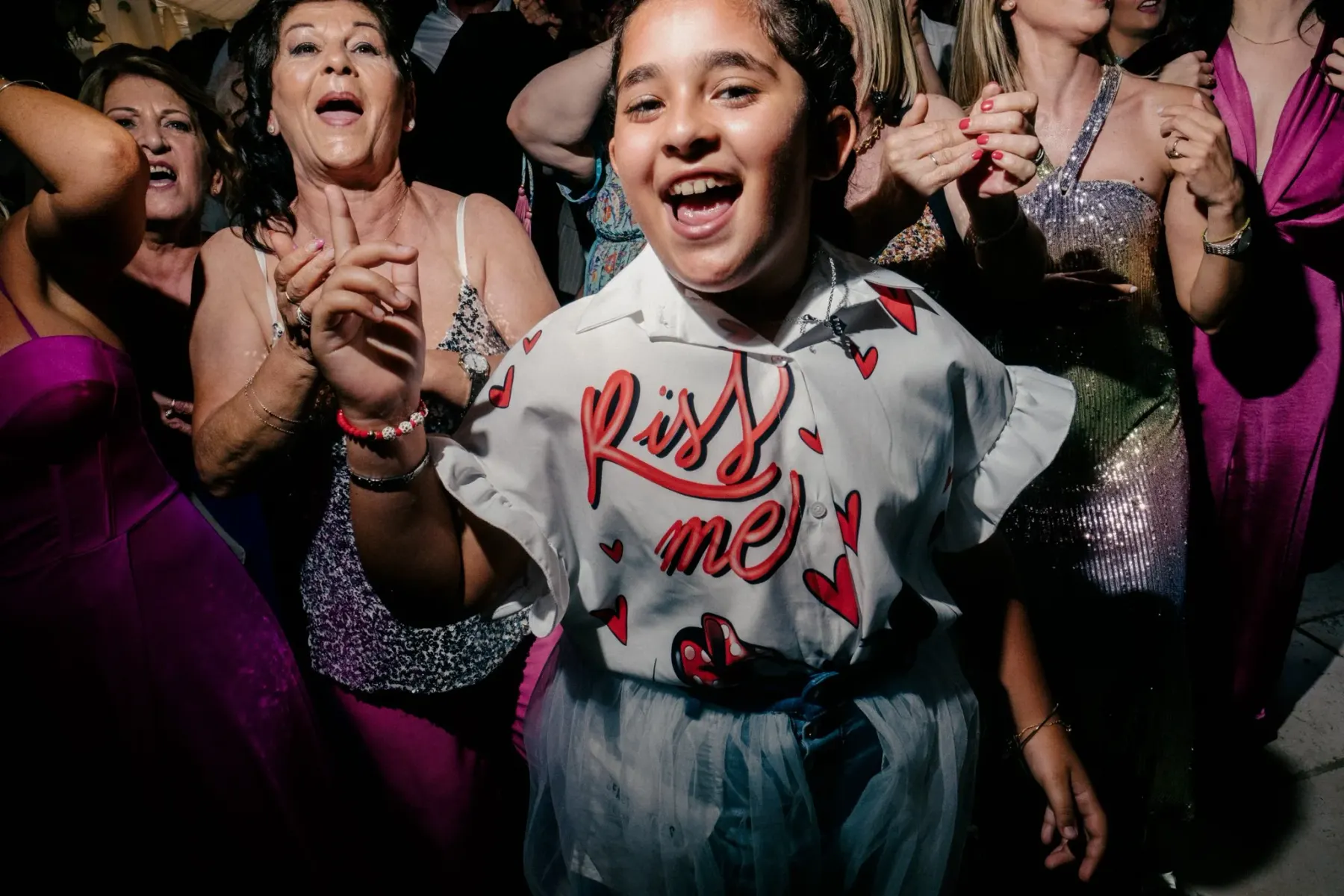 Dancing Crowds, documentary wedding photography by Edoardo Morina, 4 of 7