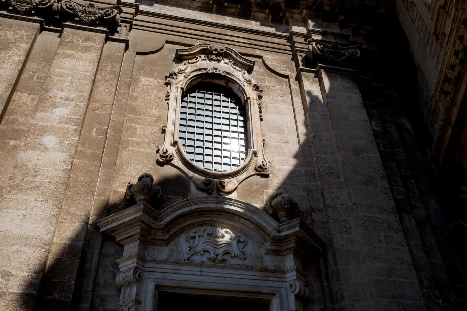 FLAVIO + BEA wedding, Monopoli, Apulia, photographed by Edoardo Morina and Giovanni Cocco, 2 of 57